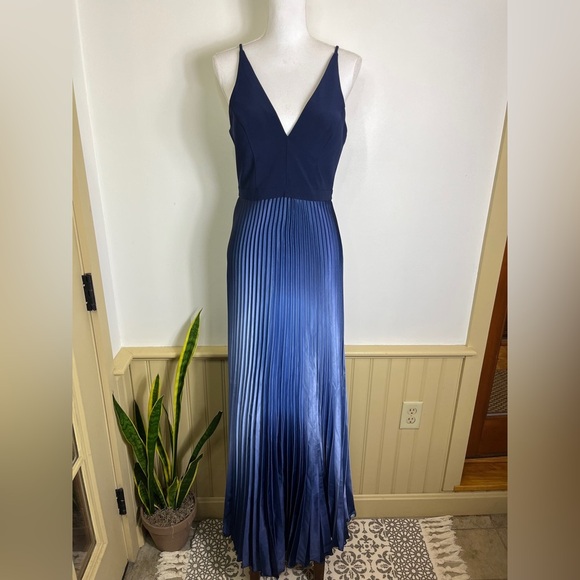 Aqua Formal NWT Pleated Shimmer Dress Long Navy Ombré 10 Maxi Gown Wedding Guest - Picture 1 of 14